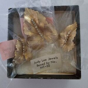 Vintage Judy Lee Signed 60's Gold Leaf Rhinestone Brooch and Clip-On Earrings